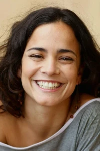 Photo of Alice Braga