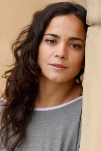 Photo of Alice Braga