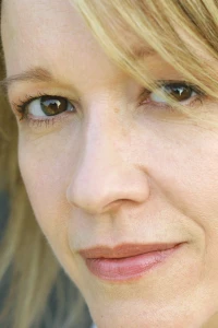 Photo of Linda Emond