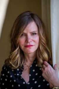 Photo of Jennifer Jason Leigh