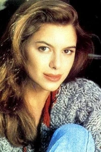 Photo of Kari Wuhrer