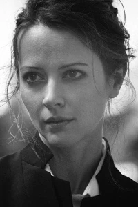 Photo of Amy Acker