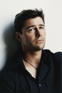 Photo of Kyle Chandler