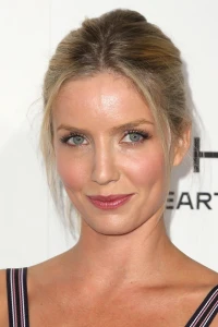 Photo of Annabelle Wallis