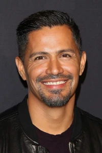 Photo of Jay Hernandez