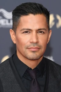 Photo of Jay Hernandez