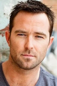 Photo of Sullivan Stapleton
