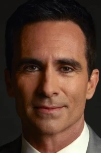 Photo of Nestor Carbonell