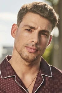 Photo of Cauã Reymond