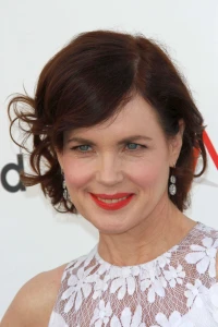 Photo of Elizabeth McGovern