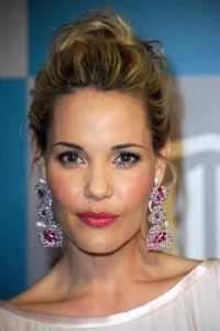 Photo of Leslie Bibb