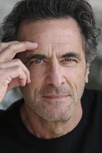 Photo of Robin Thomas